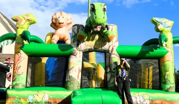 dinossauros inflavel aluguel de brinquedos para festa